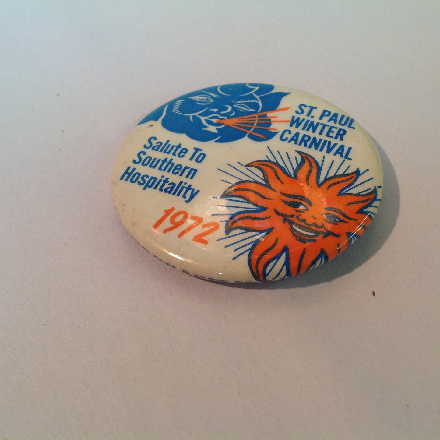 Vintage 1972 Souvenir Pinback St. Paul Winter Carnival Salute to Southern Hospitality