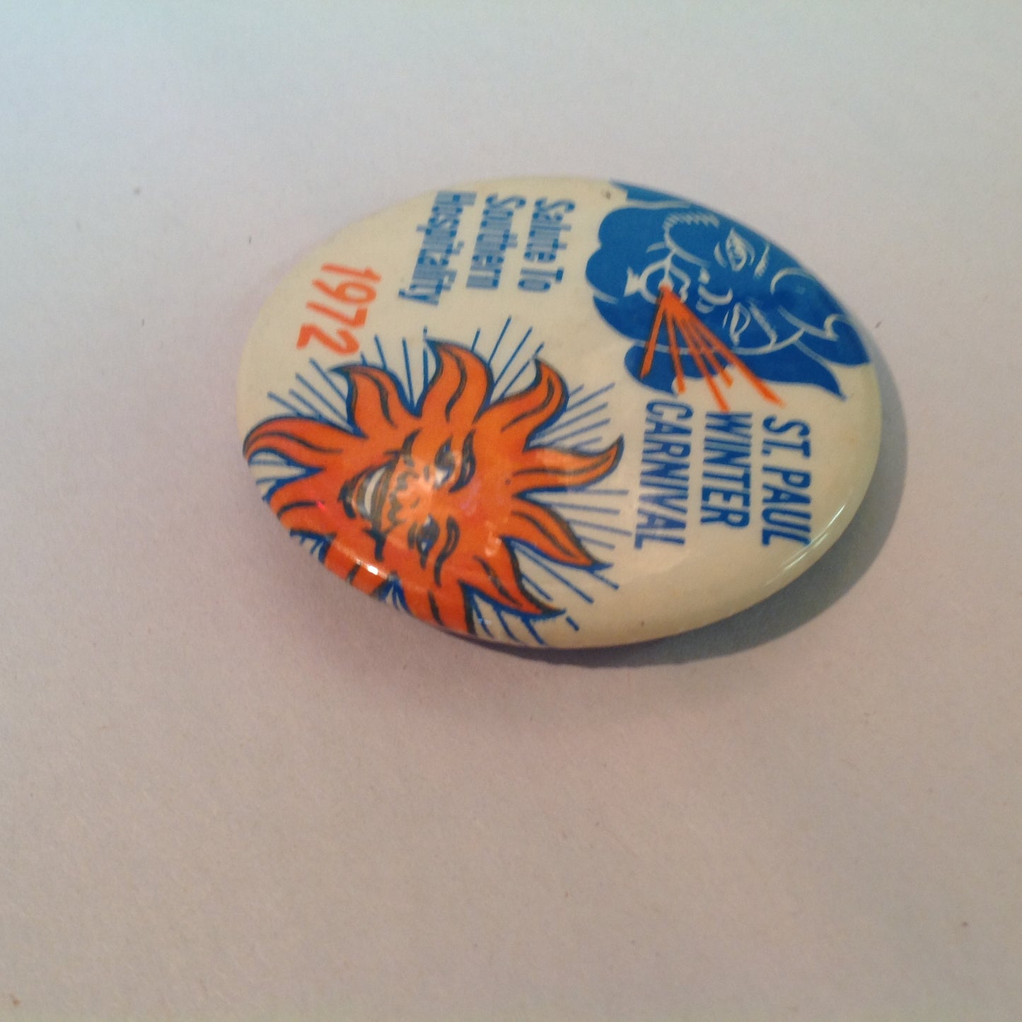 Vintage 1972 Souvenir Pinback St. Paul Winter Carnival Salute to Southern Hospitality