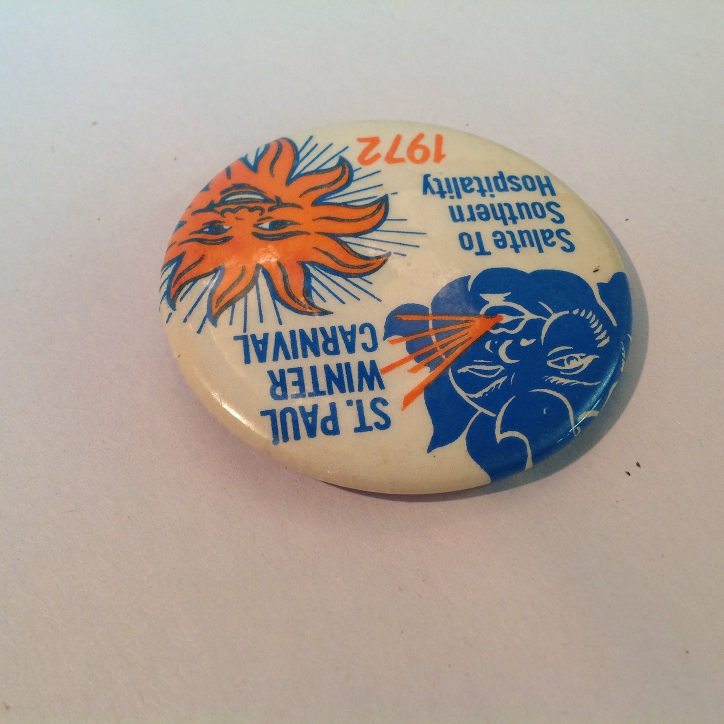 Vintage 1972 Souvenir Pinback St. Paul Winter Carnival Salute to Southern Hospitality