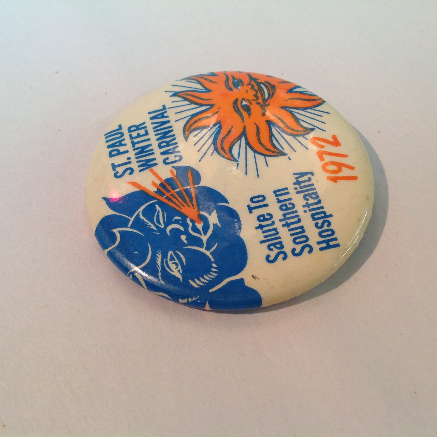 Vintage 1972 Souvenir Pinback St. Paul Winter Carnival Salute to Southern Hospitality