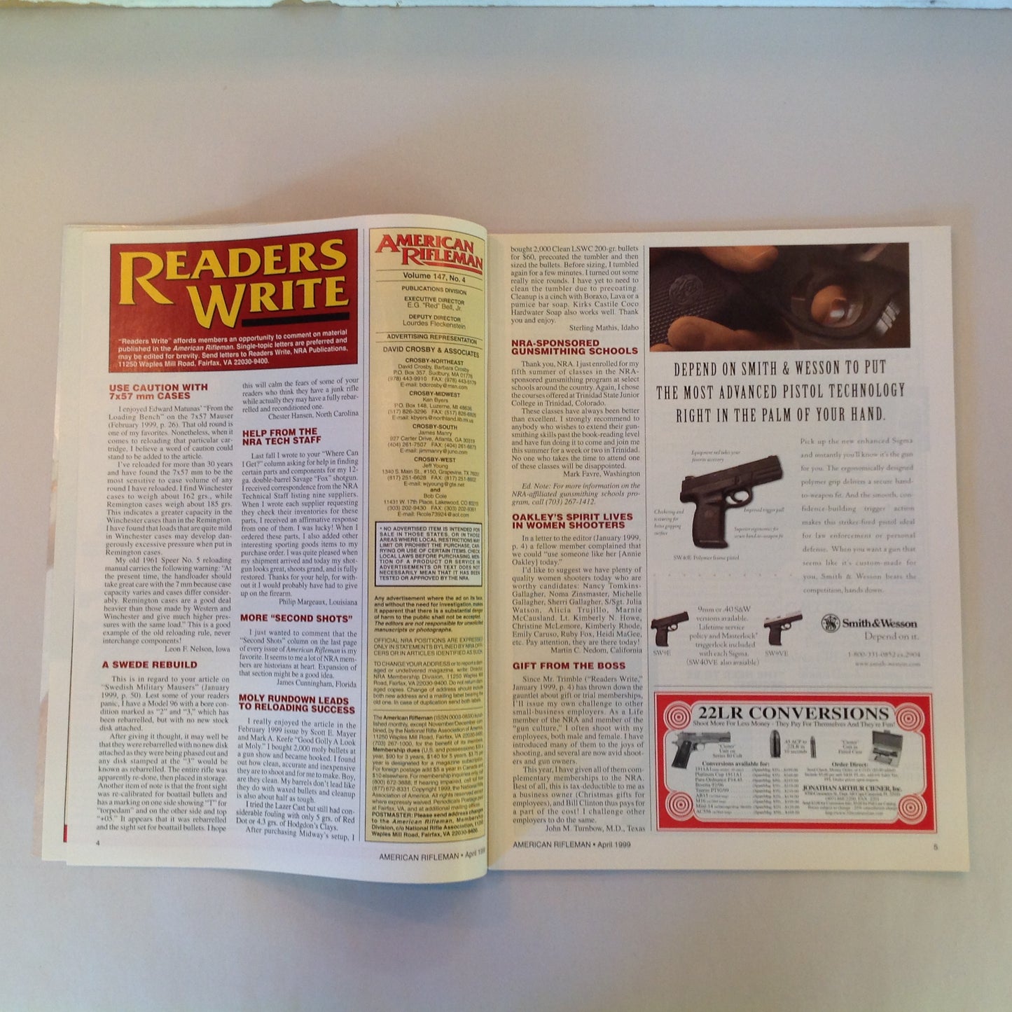 Vintage Apr 1999 American Rifleman Magazine Benelli's High-Tech Pump New Guns 1999 Browning's Classic Hi Power