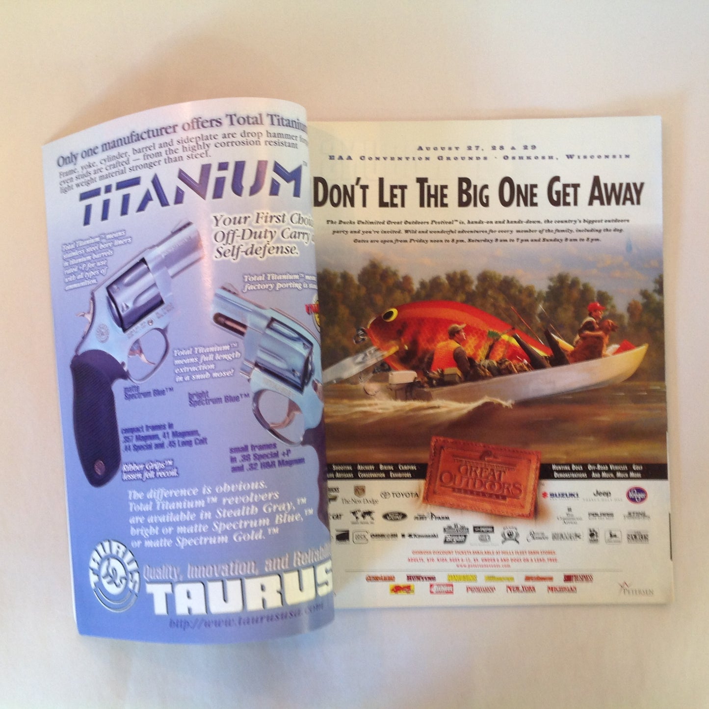 Vintage Aug 1999 Handguns Magazine It's A Polymer World H&K's Expert Shoulder Rig? Littleton Tragedy