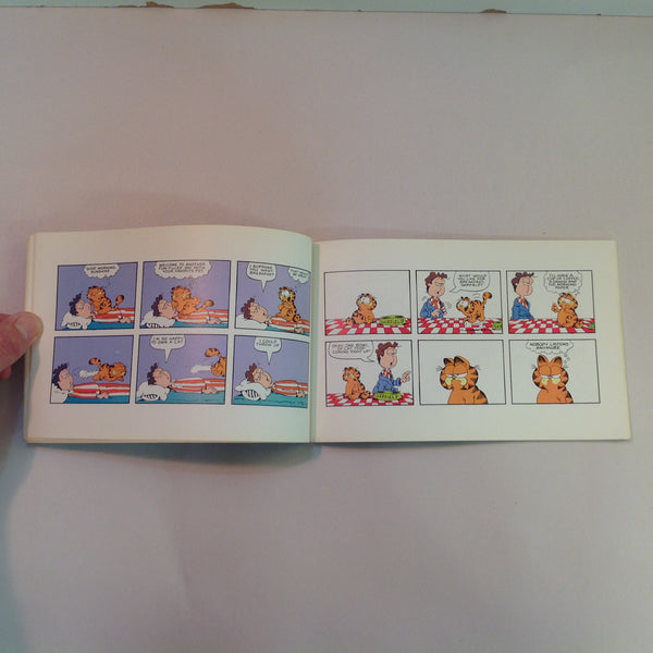 Vintage 1982 Trade Paperback Here Comes Garfield Jim Davis TV Tie-In First Edition