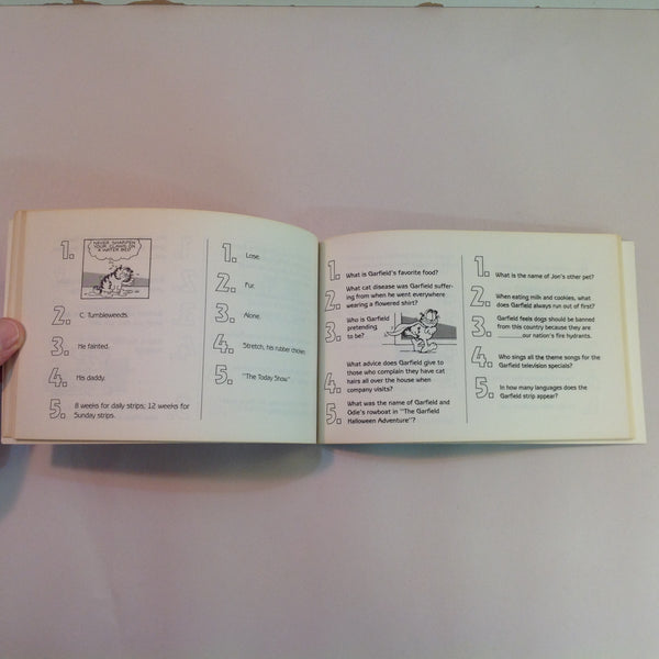 Vintage 1986 Trade Paperback The Garfield Trivia Book Jim Davis First Edition