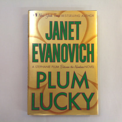 2008 Hardcover Plum Lucky: A Stephanie Plum Between-the-Numbers Novel Janet Evanovich First Edition