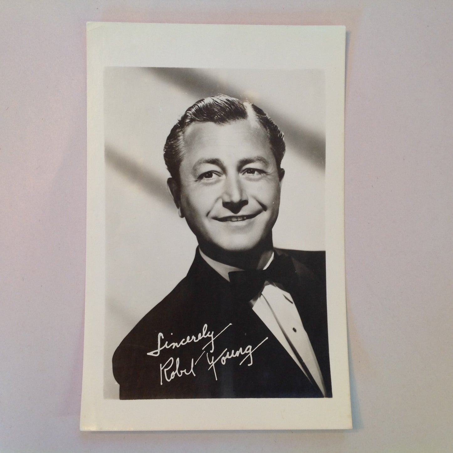 Vintage Facsimile Autograph B&W Photograph Head Shot Robert Young