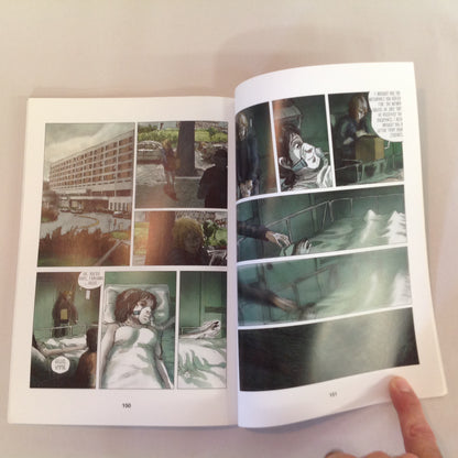 2014 Trade Paperback Blue is the Warmest Color Julie Maroh Graphic Novel