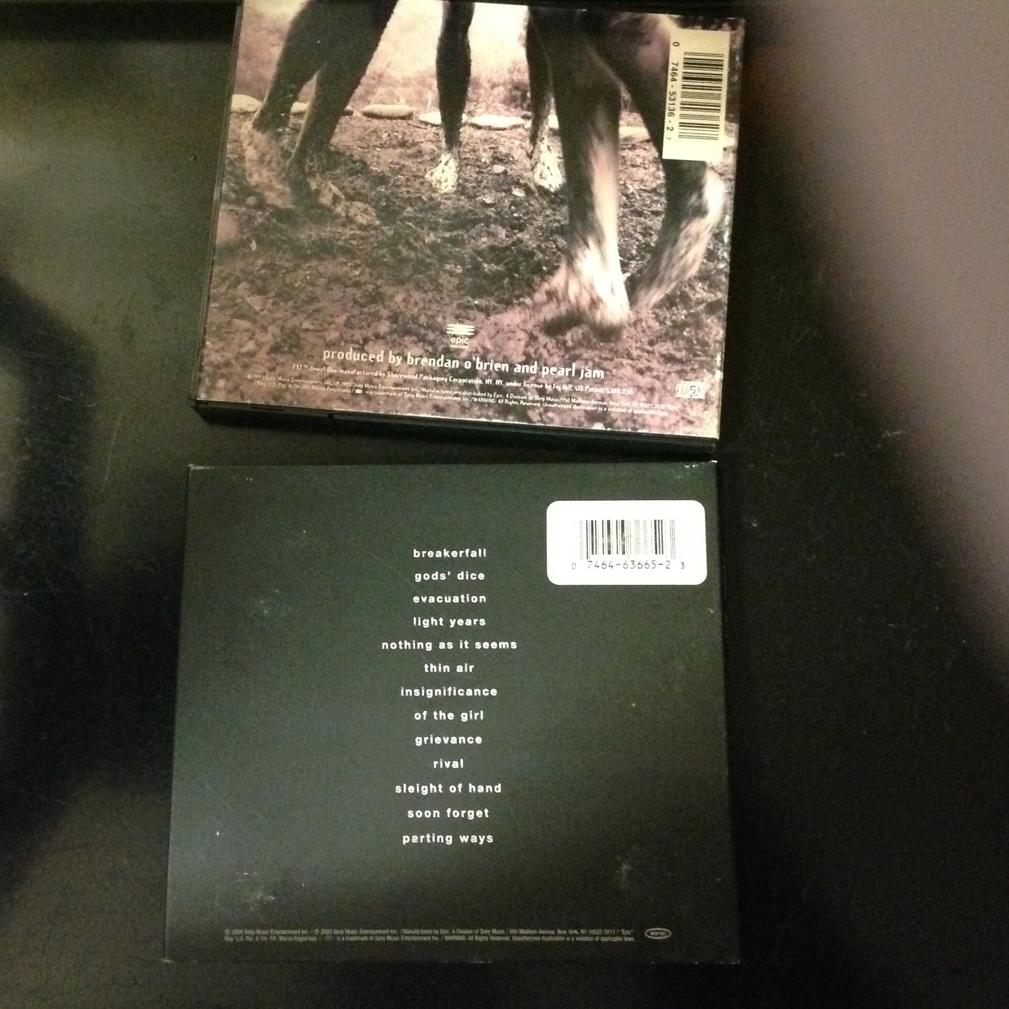 Bargain SET of 2 CD's Pearl Jam Vs. Versus Binaural Booklets Included EK63665 ZK53136