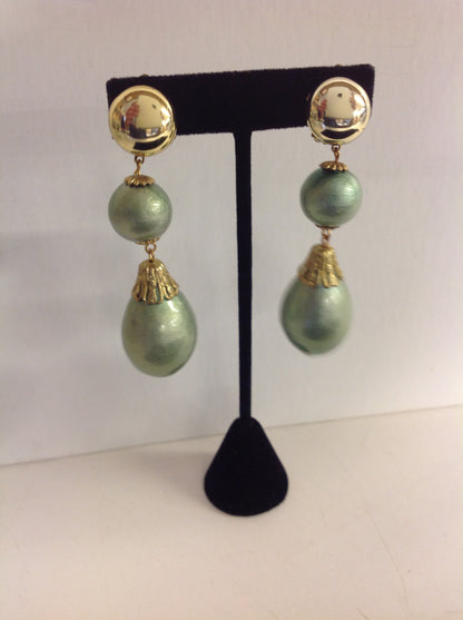 Vintage Mint Green Plastic Double Hanging Pendant Clip On Earrings