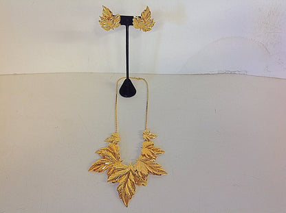 Vintage 3 Piece Set Goldtone Leaf Necklace and Clip On Earrings