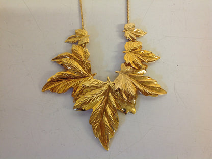 Vintage 3 Piece Set Goldtone Leaf Necklace and Clip On Earrings