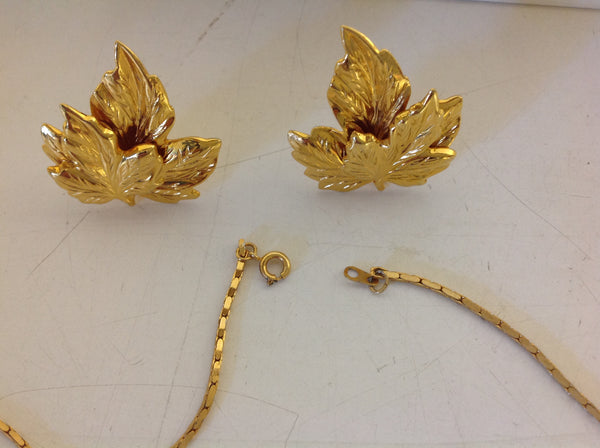 Vintage 3 Piece Set Goldtone Leaf Necklace and Clip On Earrings