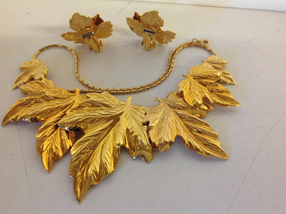 Vintage 3 Piece Set Goldtone Leaf Necklace and Clip On Earrings