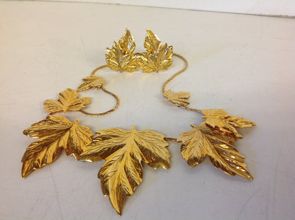 Vintage 3 Piece Set Goldtone Leaf Necklace and Clip On Earrings