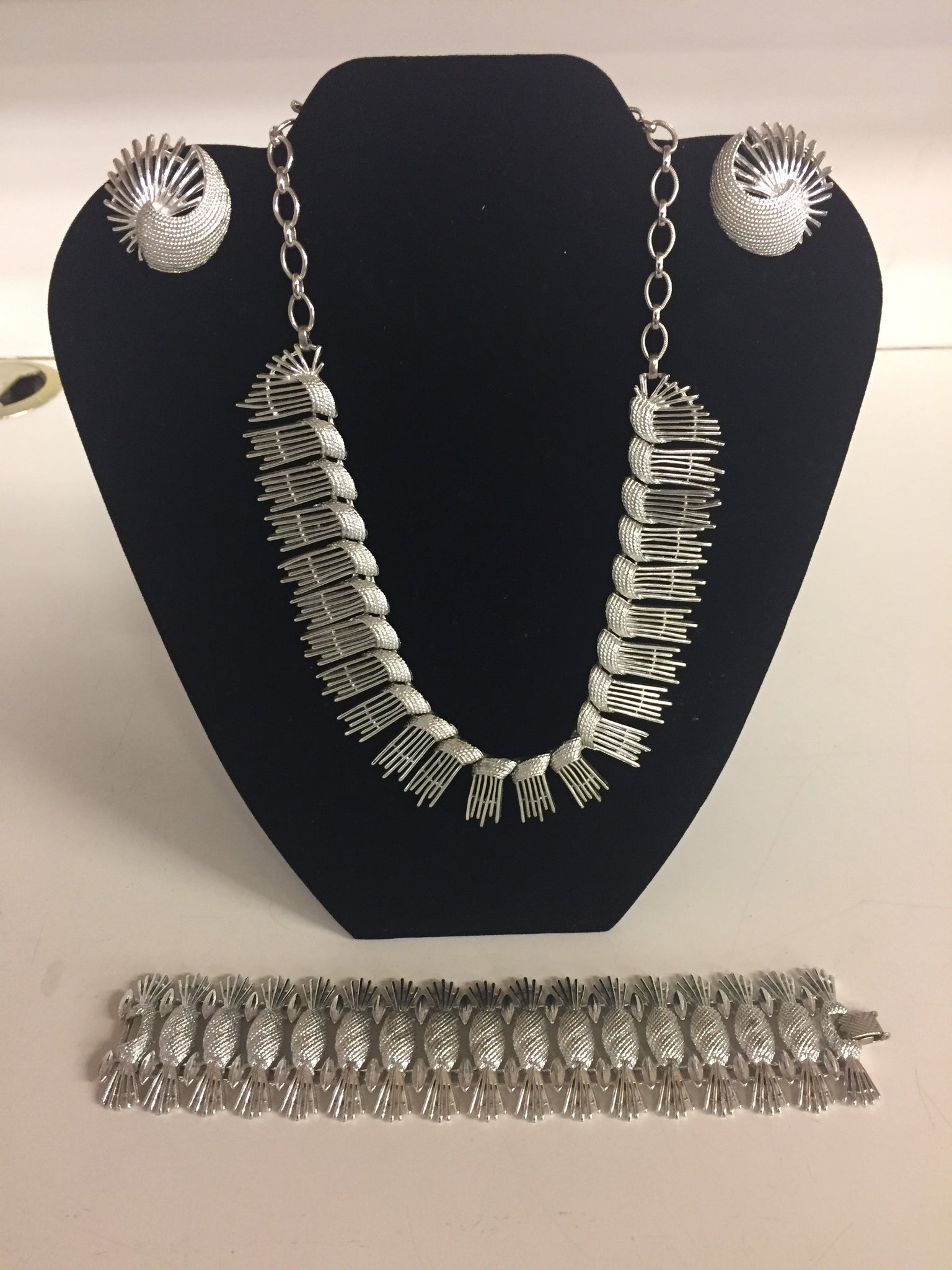 Vintage Sarah Coventry All Silvertone Necklace Bracelet & Clip Earring Set Suite