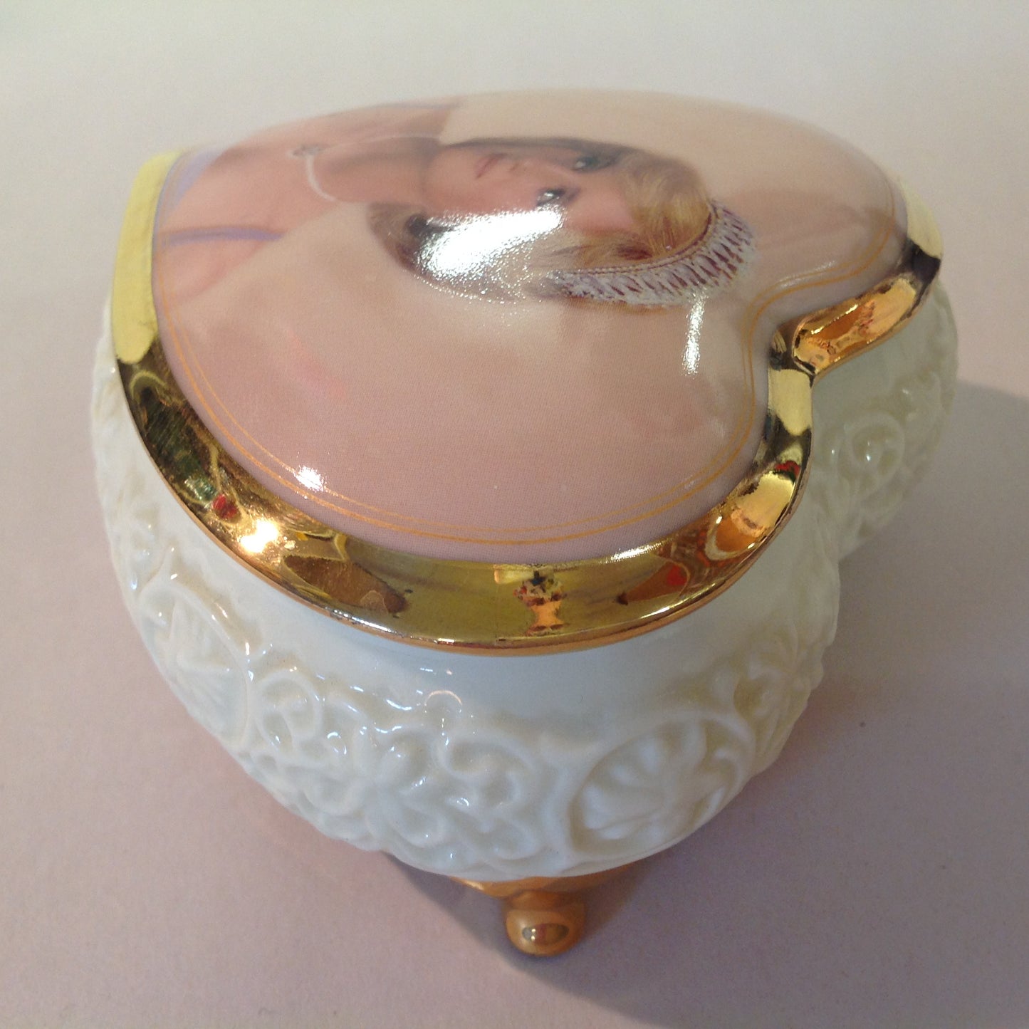 Vintage 1998 Sankyo  Princess Diana Music Box Collection A1460 A Portrait of Love Fifth Issue