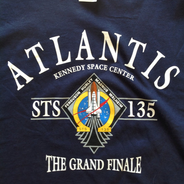 2011 Commemorative Adult 2XL Short Sleeve Cotton Dark Blue Space Shuttle Atlantis Final Mission Kennedy Space Center T-Shirt