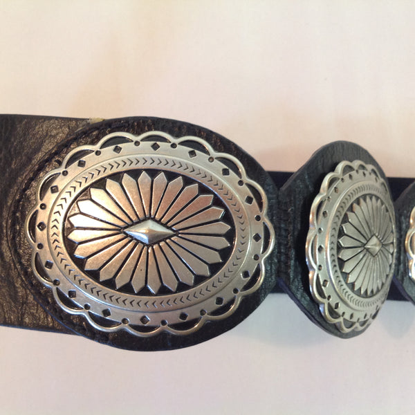 Chico's Black Leather Women's Large Stretch Belt Silver Tone Radiant Flower Classic Concho Look 27