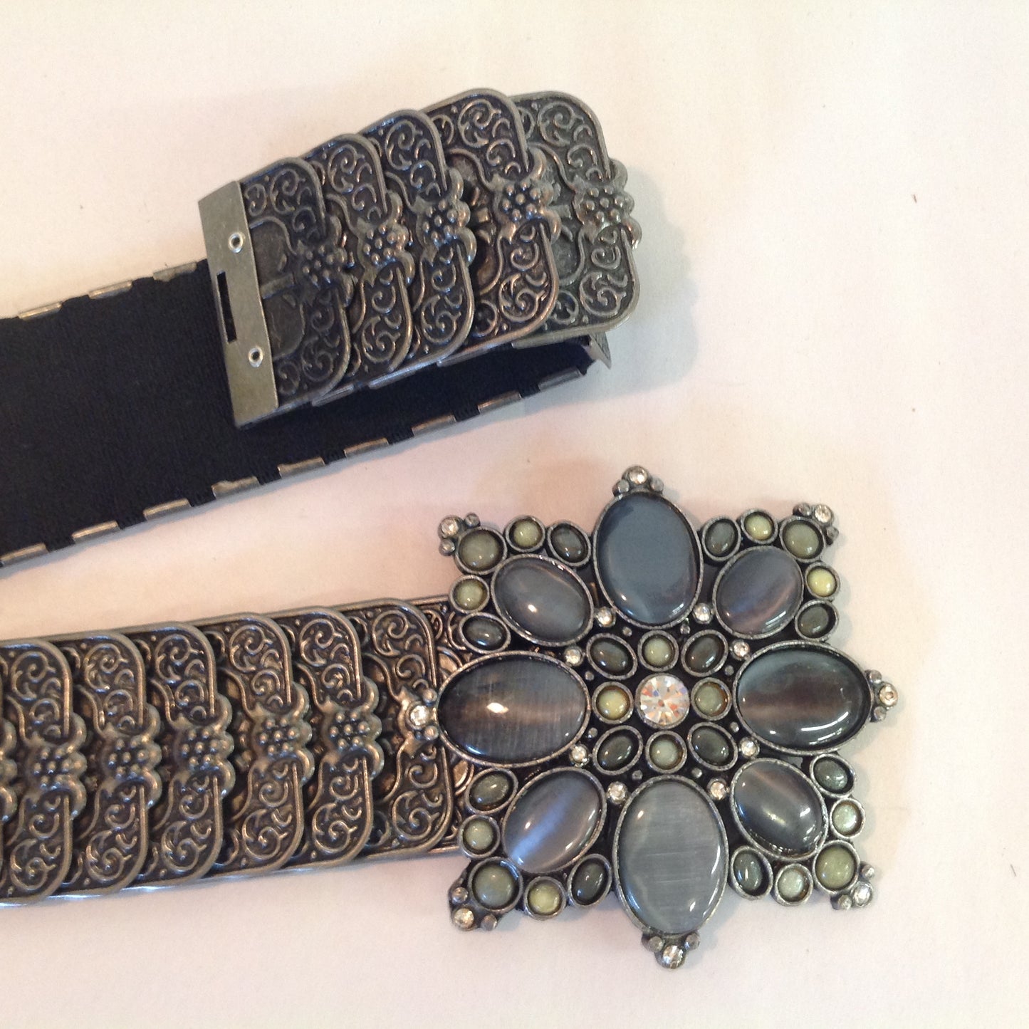 Vintage Women's Stretch Belt Reticulated Metal Filigree with Sun Blossom Grey Violet Glass Rhinestone Buckle 29