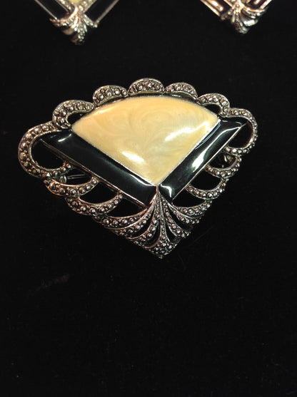 Vintage 3 Piece Set Pierced Earrings Brooch Pin Silvertone Filigree Marbled Plastic Triangle Wedge