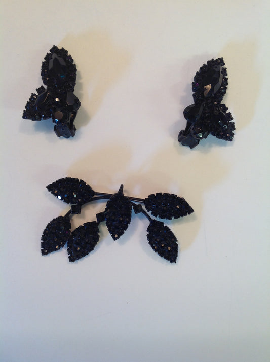 Vintage 3 Piece Set Clip On Earrings Brooch Black Metal Plastic Glitter Gear Leaves