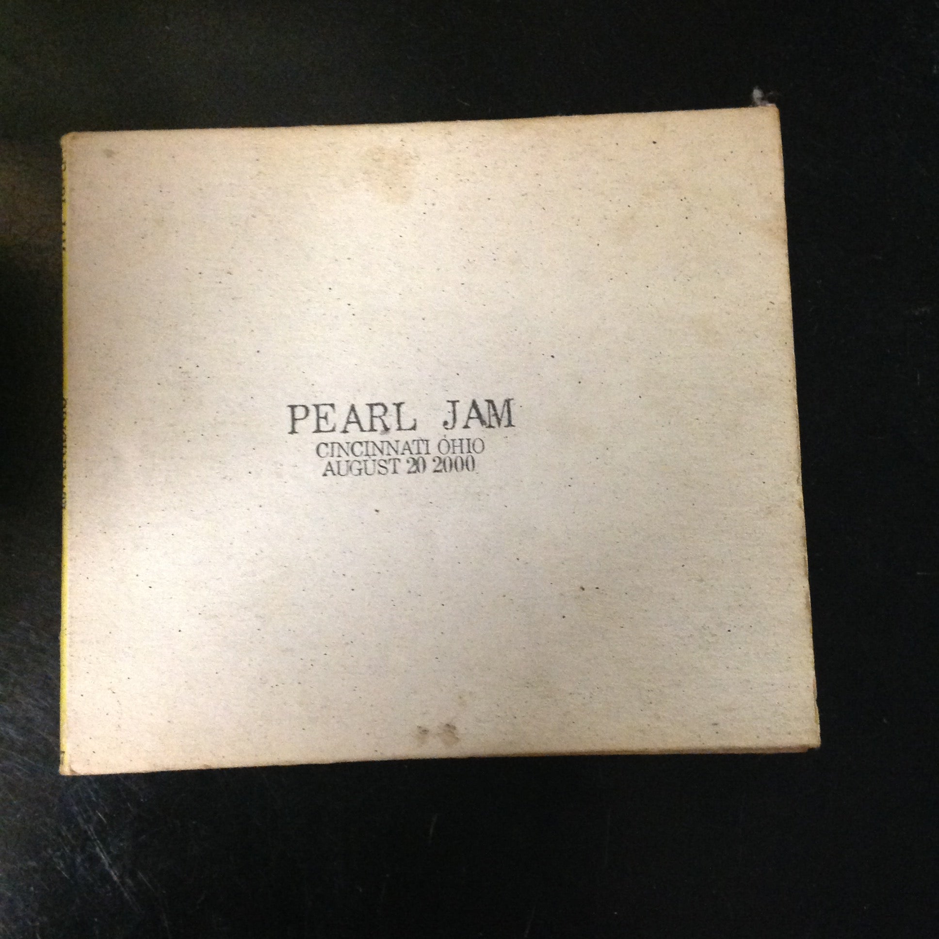 CD Pearl Jam CIncinnati Ohio August 20, 2000 2 Disc Live Recordings Epic – E2K 85533 Official Bootleg