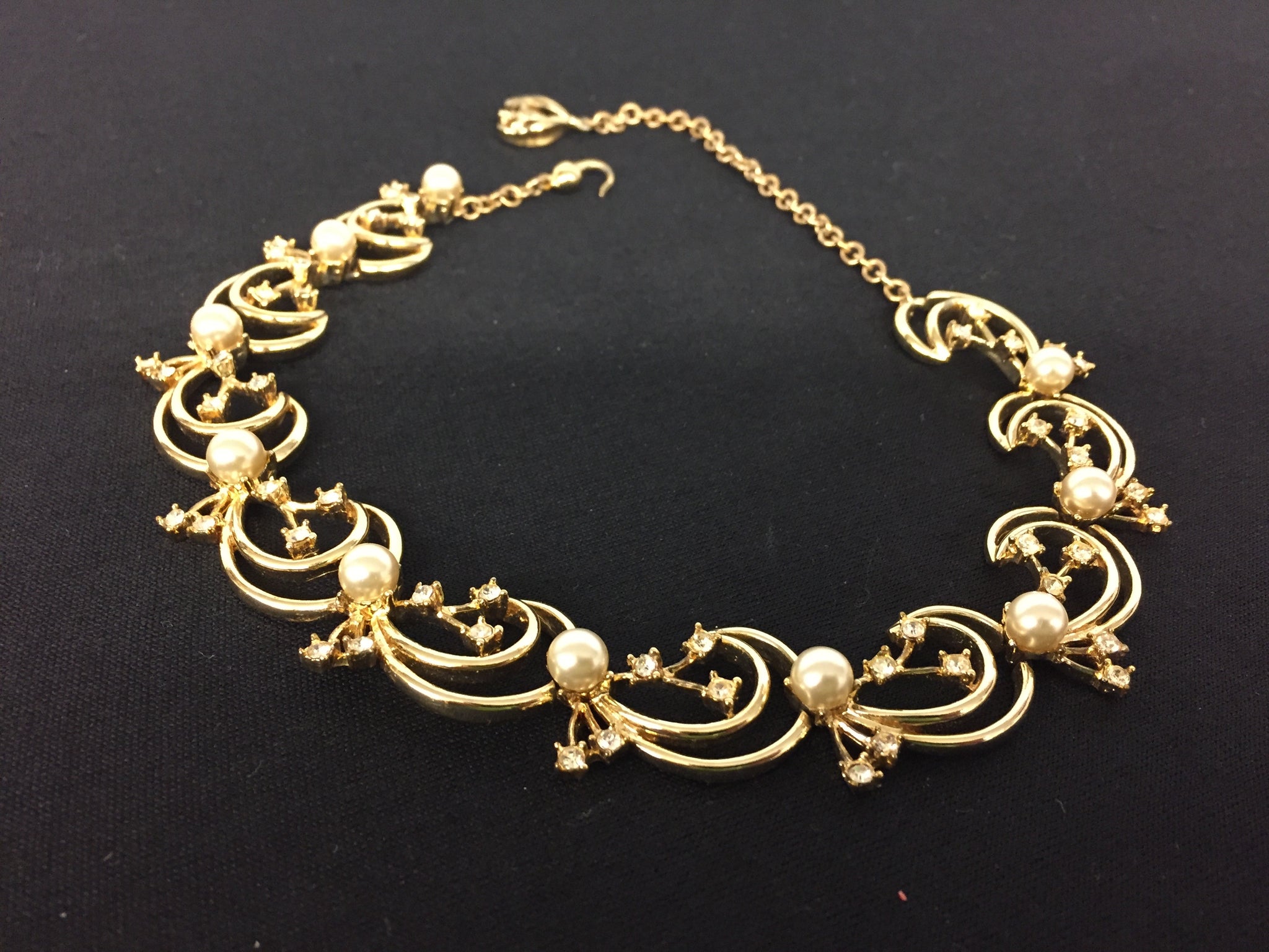 Beautiful Vintage Goldtone Clear Rhinestone Faux Pearl Statement Necklace