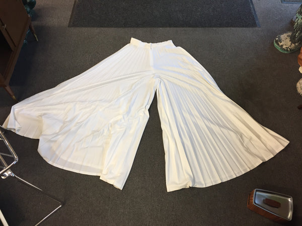 Stunning 1970's White Pleated Gaucho Pants Designed By Vincenti