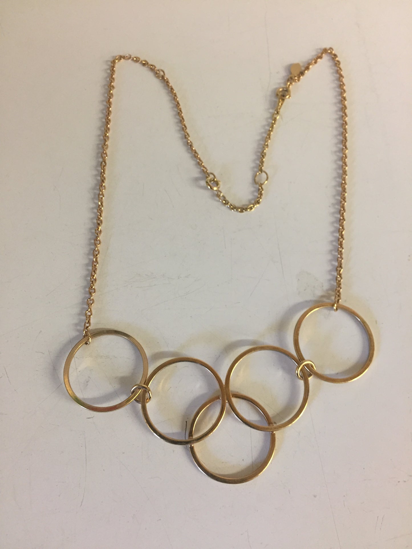 Vintage Designer Avon Goldtone Interlocking Circle Necklace Simple Yet Elegant